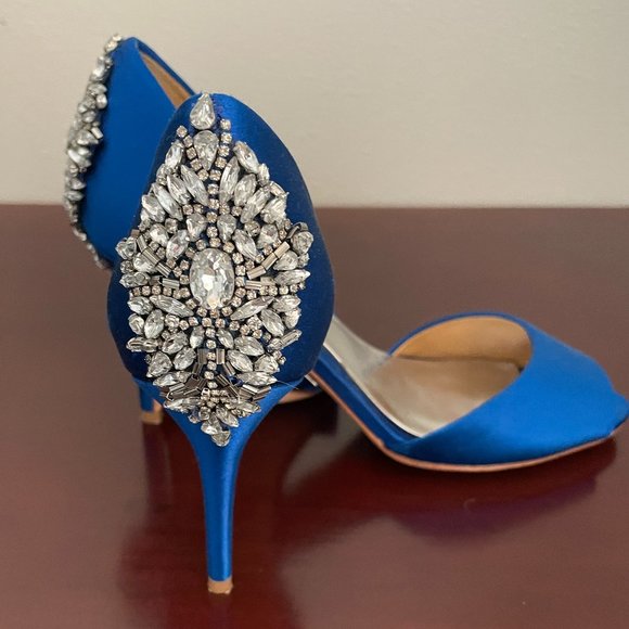 Brand: Badgley Mischka Maxine Satin Pumps - Picture 1 of 6